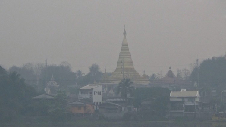 Locals struggle as Phayao is blanketed by haze Locals struggle as Phayao is blanketed by haze