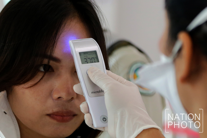 Arrivals from Malaysia being scanned at Sadao border checkpoint Arrivals from Malaysia being scanned at Sadao border checkpoint