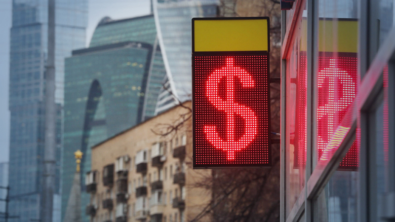 Surging U.S. dollar is next big headache for world economy Surging U.S. dollar is next big headache for world economy
