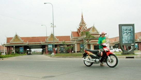 Cambodia will temporally close the border with Vietnam to stop the movement of people in light of the rapid growth of Covid-19 infections in Cambodia and the region. Photo: Heng Chivoan