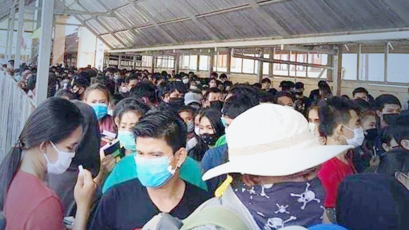Cambodian migrant workers in Thailand rush to cross the border before it closes. Photo supplied