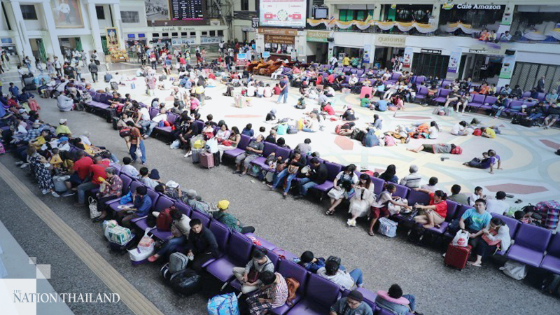 Hua Lamphong station implements safety measures to check Covid-19 infection Hua Lamphong station implements safety measures to check Covid-19 infection