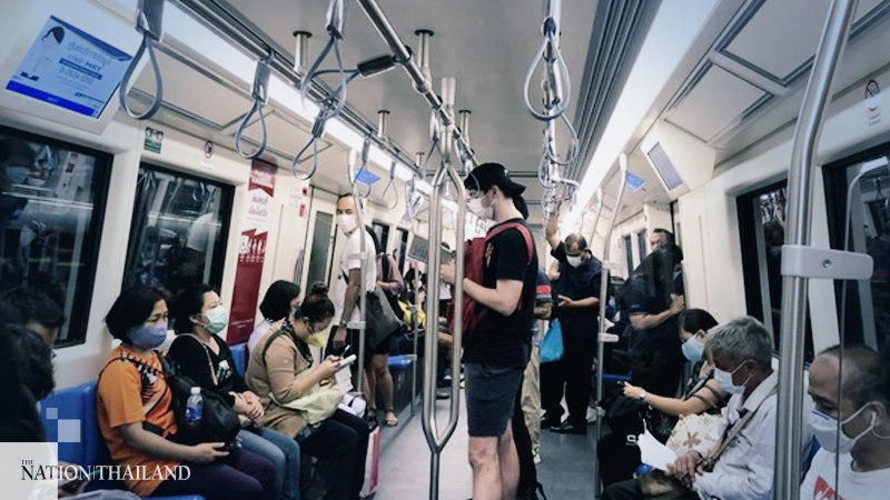 Train passengers heed order to wear masks Train passengers heed order to wear masks