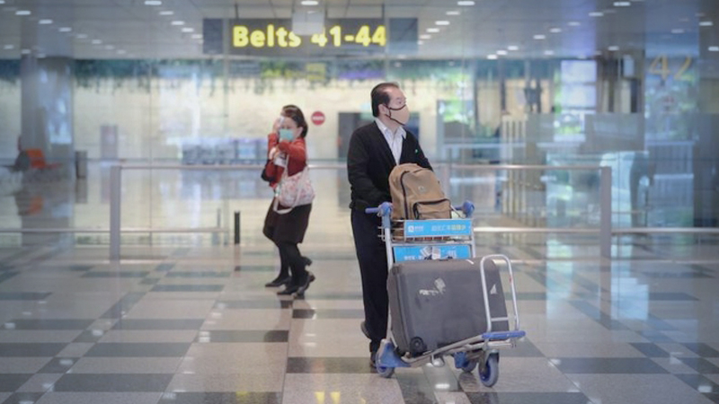 The air transport, accommodation, food services and retail trade sectors shrank on the back of a sharp decline in tourist arrivals.ST PHOTO: GAVIN FOO