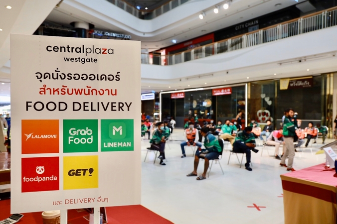 Central Pattana waives rents of retailers closed under order Central Pattana waives rents of retailers closed under order