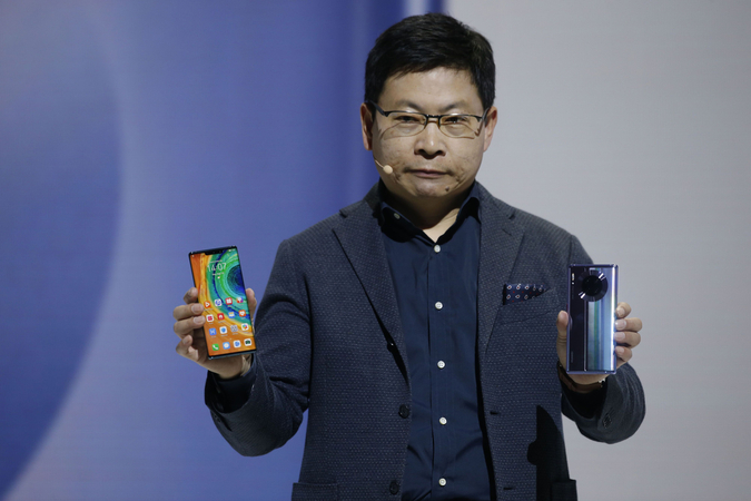 Huawei tests if Chinese consumers ready to buy new phones Huawei tests if Chinese consumers ready to buy new phones