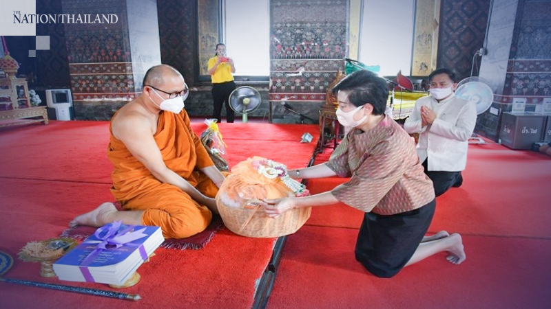 BMA equips monks with masks, hand gel BMA equips monks with masks, hand gel