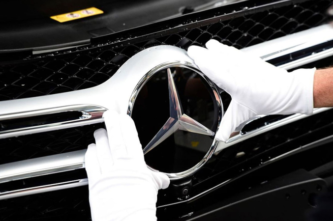 Daimler seeks over $11 billion credit line to weather crisis Daimler seeks over $11 billion credit line to weather crisis