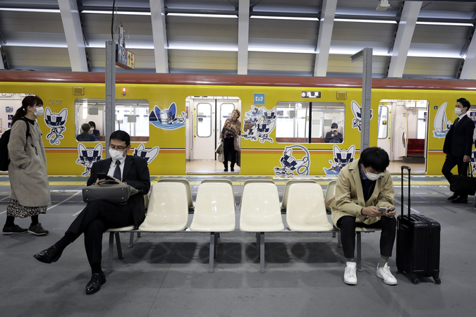 Tokyo braces for critical weekend in fight to contain outbreak Tokyo braces for critical weekend in fight to contain outbreak