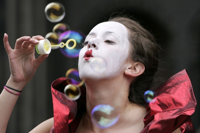 Edinburgh Fringe festival becomes latest event hit by virus Edinburgh Fringe festival becomes latest event hit by virus