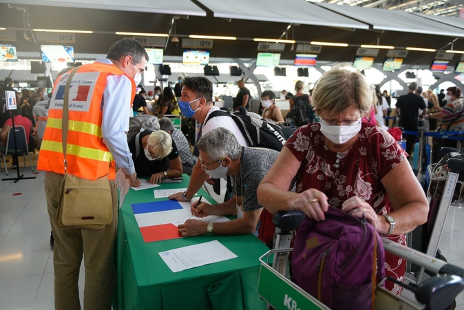 Travellers register for special flights back to France Travellers register for special flights back to France