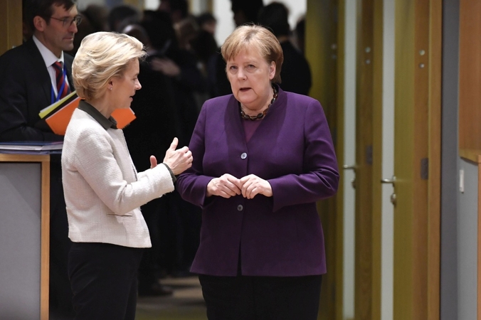 Merkel returns to work virus-free after 12-day quarantine Merkel returns to work virus-free after 12-day quarantine
