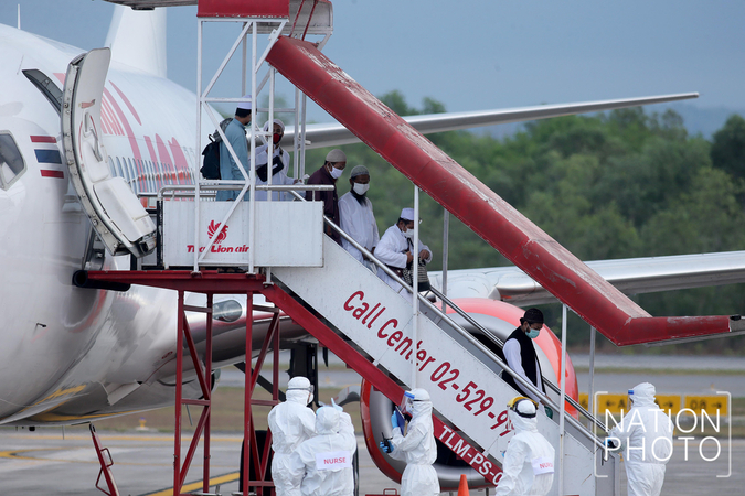 76 Thais return from Indonesia pilgrimmage 76 Thais return from Indonesia pilgrimmage