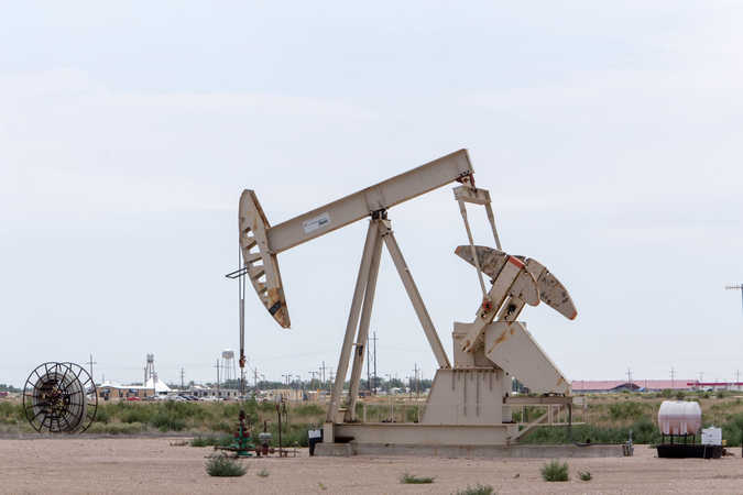Global oil powers close in on historic deal to curb output Global oil powers close in on historic deal to curb output