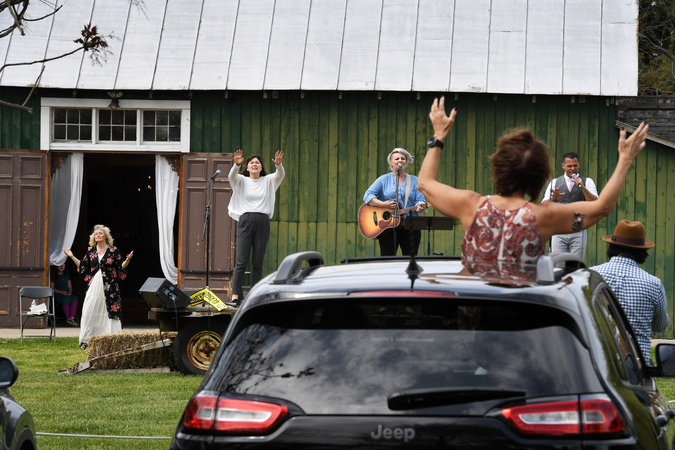 In cities across the world, an unprecedented Easter, lonelier and live-streamed In cities across the world, an unprecedented Easter, lonelier and live-streamed