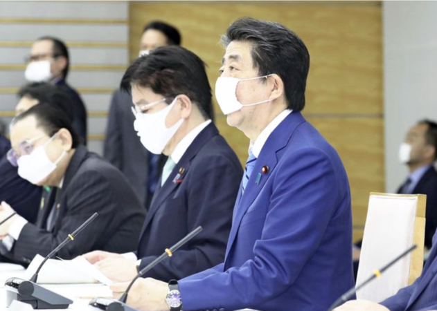 Abe asks companies to reduce workers going to offices by 70% Abe asks companies to reduce workers going to offices by 70%