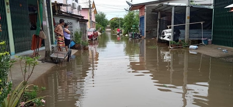 Phitsanulok hit by thunderstorm Phitsanulok hit by thunderstorm