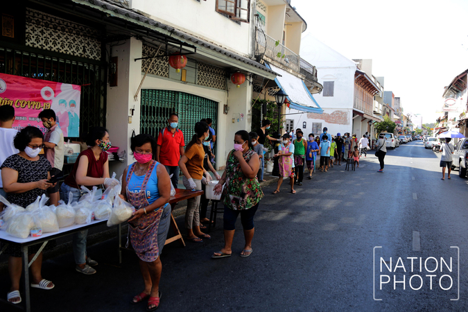 300 Songkhla residents receive food, cash 300 Songkhla residents receive food, cash