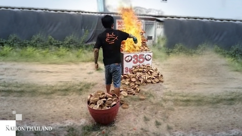Merchant sets fire to fish baskets after being denied Bt5,000 handout Merchant sets fire to fish baskets after being denied Bt5,000 handout