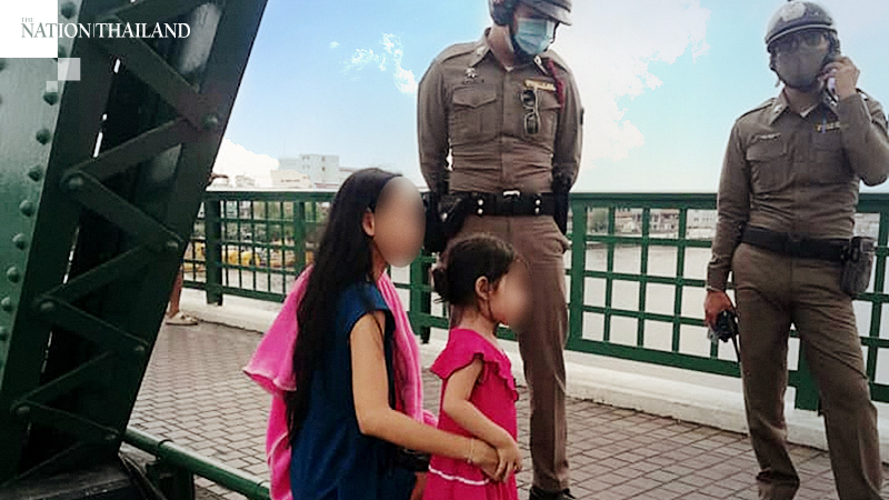 Distressed mother threatens to throw child off Bangkok bridge Distressed mother threatens to throw child off Bangkok bridge