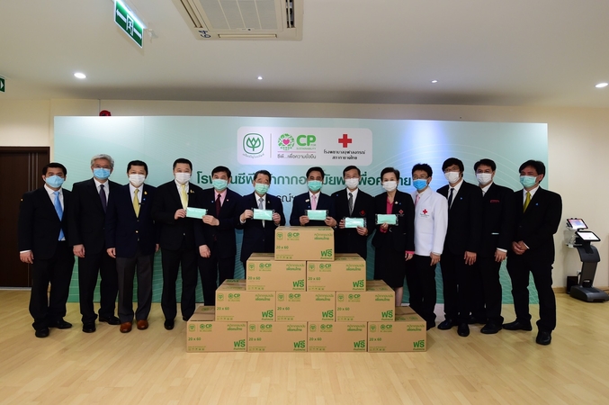 CP’s face mask factory delivers first batch to Chula Hospital CP’s face mask factory delivers first batch to Chula Hospital