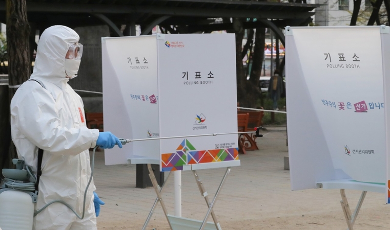 Loopholes in quarantine surveillance spark safety concerns in S. Korea Loopholes in quarantine surveillance spark safety concerns in S. Korea