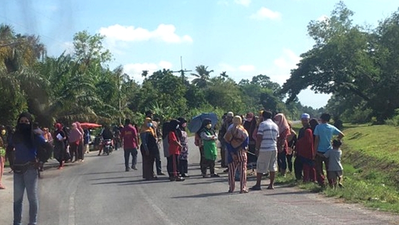 Nakhon Si Thammarat merchants defy warnings to open flea market Nakhon Si Thammarat merchants defy warnings to open flea market