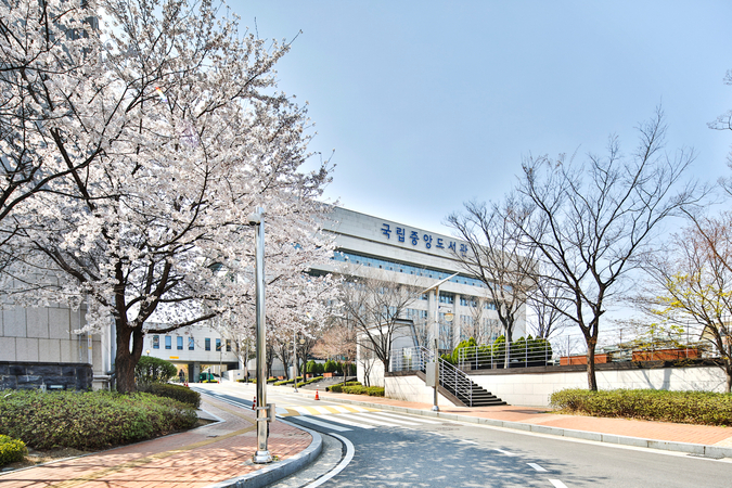 S.Korean national museums, libraries to remain closed despite drop in COVID-19 cases S.Korean national museums, libraries to remain closed despite drop in COVID-19 cases