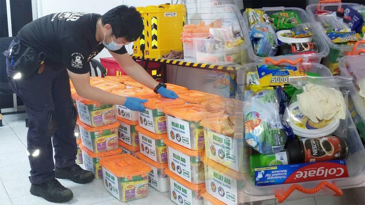 200 Thais in Malaysia handed rice, dried food 200 Thais in Malaysia handed rice, dried food