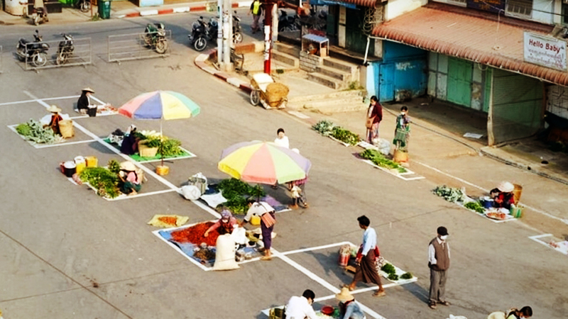 Netizens applaud Myanmar market over social distancing Netizens applaud Myanmar market over social distancing