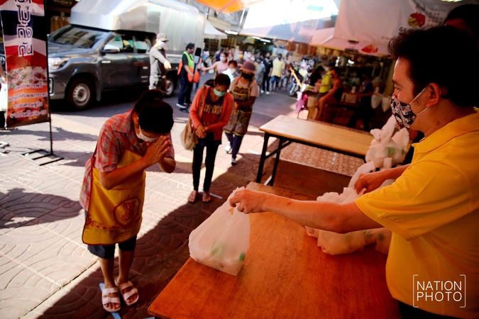 Yaowarat’s Jumbo Lobster eatery gives away food Yaowarat’s Jumbo Lobster eatery gives away food