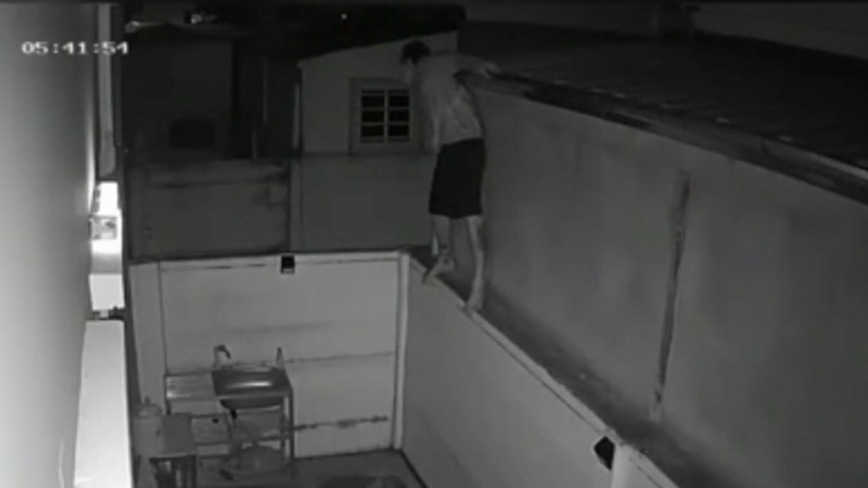 Police follow tattoo clue to lair of Bangkok cat burglar Police follow tattoo clue to lair of Bangkok cat burglar