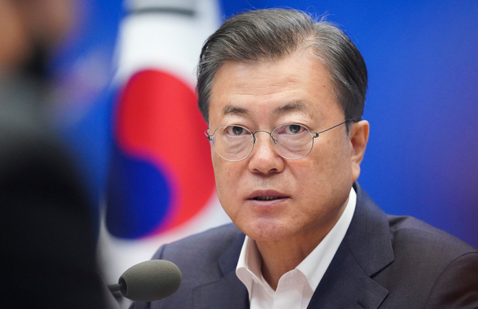 President Moon Jae-in speaks at the emergency economy meeting on Wednesday. Photo credit: Yonhap
