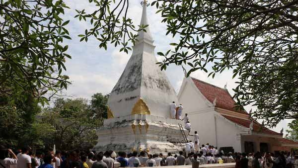 Historic Loei stupa closed for a week Historic Loei stupa closed for a week