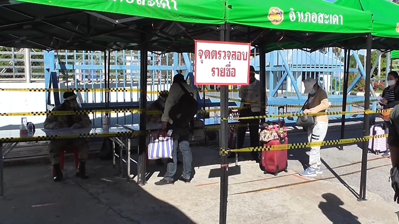Virus screening tight as Thai returnees flood southern border checkpoint Virus screening tight as Thai returnees flood southern border checkpoint