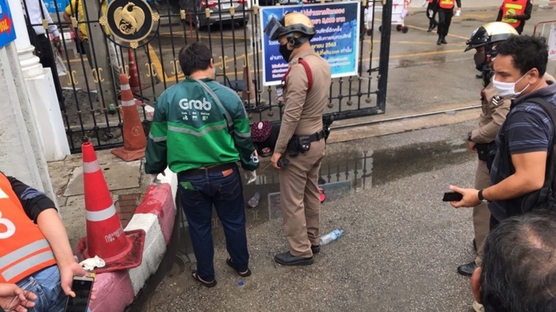 Woman attempts suicide at ministry after being refused Bt5,000 payment Woman attempts suicide at ministry after being refused Bt5,000 payment