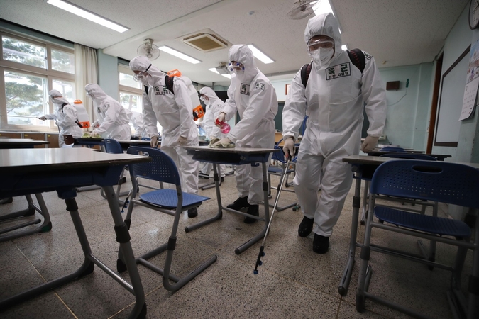 S. Korea braces for long holiday amid virus slowdown S. Korea braces for long holiday amid virus slowdown