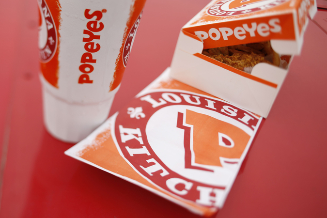 Popeyes' chicken sandwich drives sales growth despite lockdown Popeyes' chicken sandwich drives sales growth despite lockdown