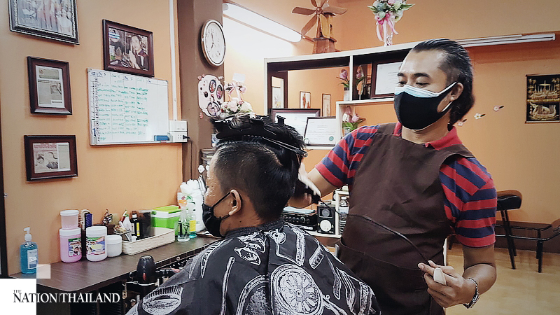 Sukhothai barber fully booked after govt lets its hair down on lockdown Sukhothai barber fully booked after govt lets its hair down on lockdown