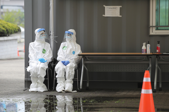 Virus infections in S. Korea under control amid eased social distancing Virus infections in S. Korea under control amid eased social distancing