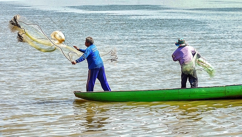 Curfew hours to be eased for fishermen in Nong Khai Curfew hours to be eased for fishermen in Nong Khai
