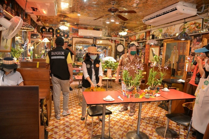 Over 10,000 vendors put wares on sale as Chatuchak market opens its doors Over 10,000 vendors put wares on sale as Chatuchak market opens its doors
