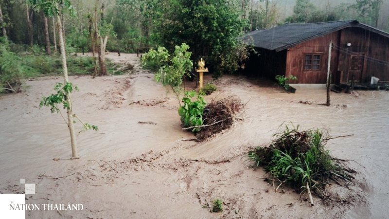 Storm causes flooding in Lampang district Storm causes flooding in Lampang district