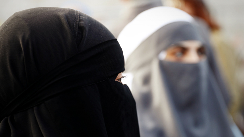 France mandates face masks, while continuing to ban the burqa France mandates face masks, while continuing to ban the burqa