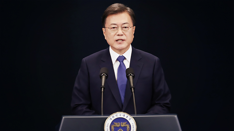 Moon pledges to focus on economy for rest of term Moon pledges to focus on economy for rest of term