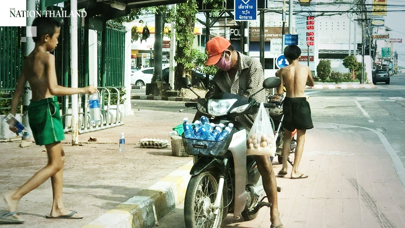 Fierce Internet debate after Ubon Ratchathani family empties pantry meant for needy Fierce Internet debate after Ubon Ratchathani family empties pantry meant for needy