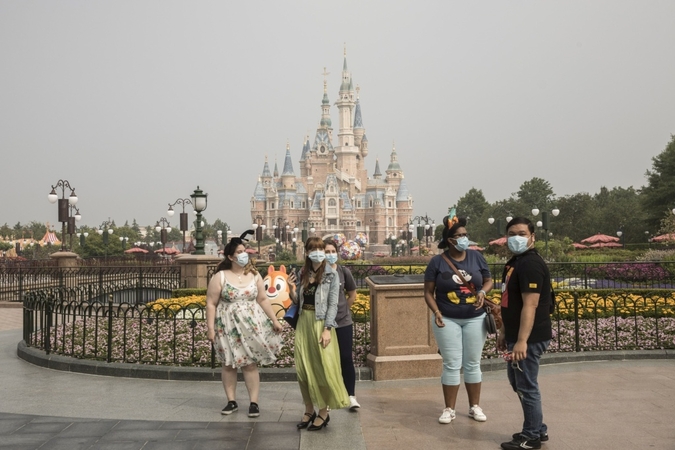 Disneyland Shanghai reopens to a new world of masks, distance Disneyland Shanghai reopens to a new world of masks, distance