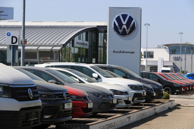 VW steps up efforts to lure German buyers back to showrooms VW steps up efforts to lure German buyers back to showrooms