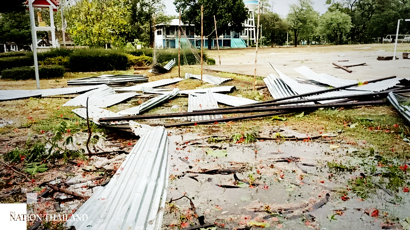 Hailstorm wrecks school, house roofs in Bueng Kan Hailstorm wrecks school, house roofs in Bueng Kan
