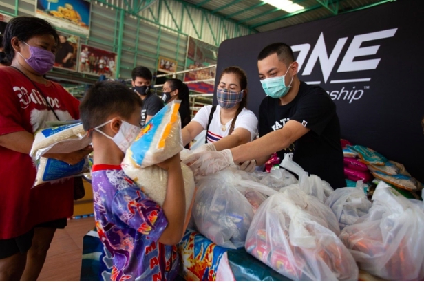 Muay thai stars fight virus crisis in Bangkok Muay thai stars fight virus crisis in Bangkok